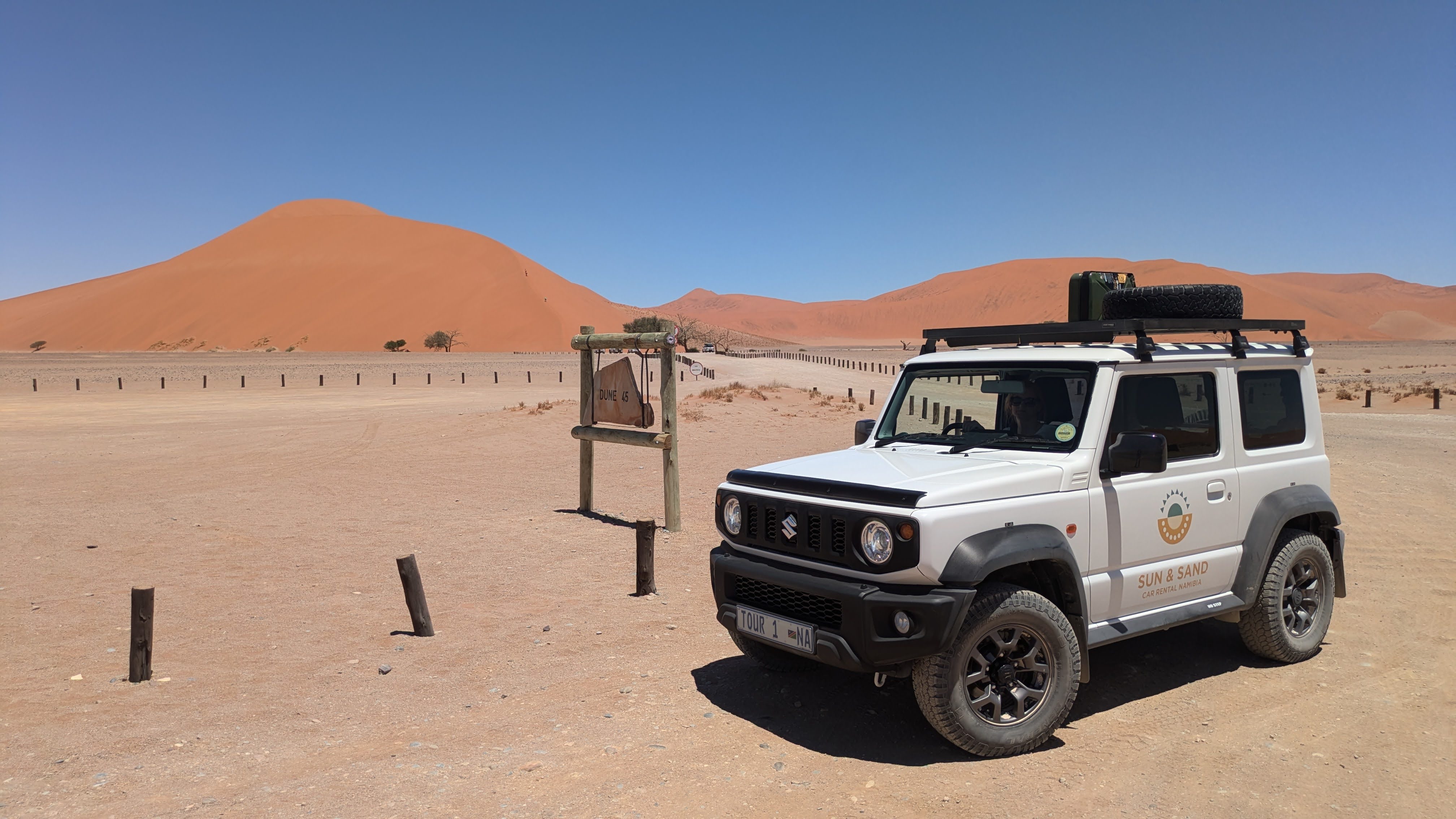 4x4 Fahrzeug mit Dachzelt in Namibia